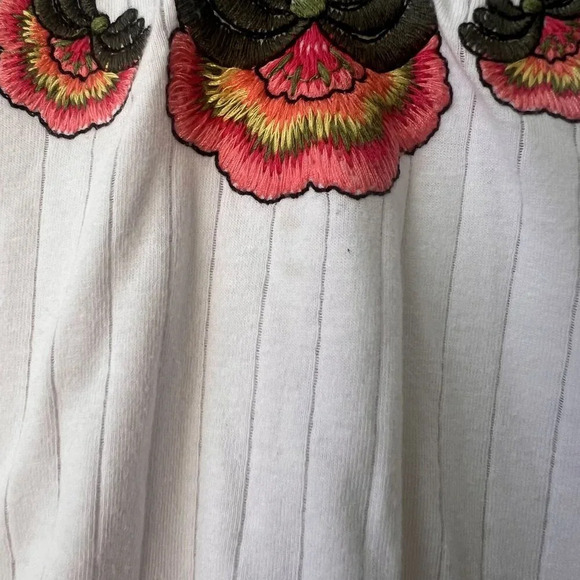 Hannah Womens Embroidered V-Neck White Top With Floral Details Size XL - Picture 2 of 3